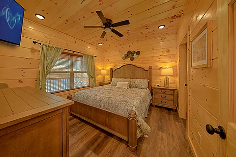 5 bedroom rental with 2 main level master suites - Brooks Haven