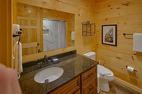 5 bedroom rental cabin with 5 and a half baths - Brooks Haven