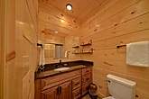 Luxury cabin with 5 private master bathrooms