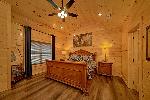 4 King Suites in 5 bedroom luxury cabin rental - Brooks Haven