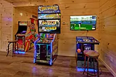 5 bedroom cabin with Buck Hunter arcade game