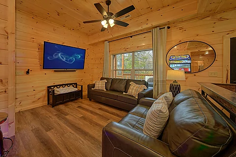 Cabin game room with sleeper sofa and Arcades - Brooks Haven