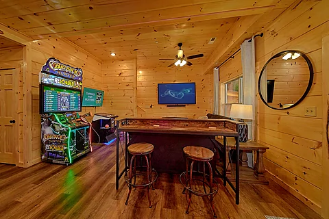 5 bedroom cabin with Golden Tee arcade game room - Brooks Haven
