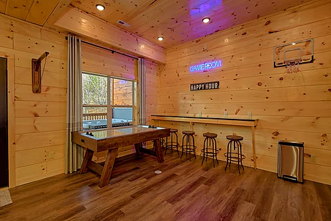 5 bedroom luxury cabin with air hockey game room - Brooks Haven