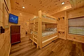 5 bedroom cabin with queen bunkbed for 6 guests