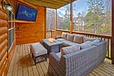 Luxury cabin with outdoor TV and Fire Pit 