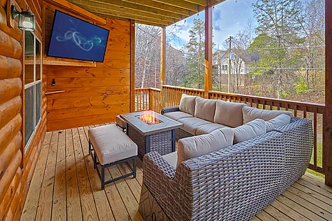 Luxury cabin with outdoor TV and Fire Pit - Brooks Haven