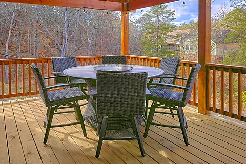 5 bedroom cabin rental with outdoor dining area - Brooks Haven