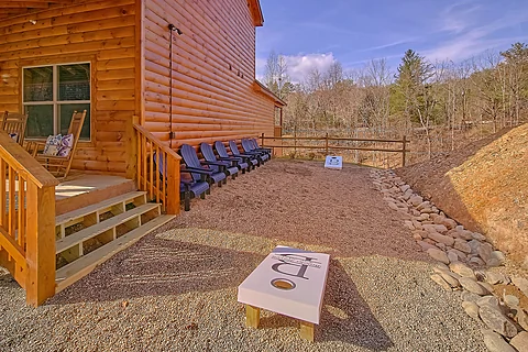 Premium 5 bedroom cabin with corn hole games - Brooks Haven