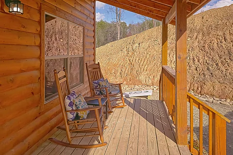 5 bedroom cabin with rocking chairs and hot tub - Brooks Haven