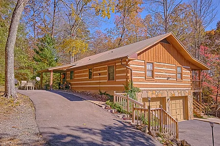 Sea of Clouds: 3 Bedroom Sevierville Cabin Rental