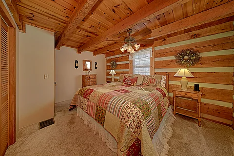 King Bedroom with TV Sleeps 6 - Bruno's Mountain Cave