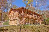 3 Bedroom Cabin with WiFi Arcade & Hot Tub