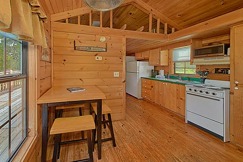 1 bedroom cabin with a fully stocked kitchen - Camping Under The Stars