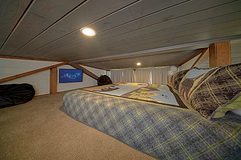 Loft with King Bed - Cattail Cottage