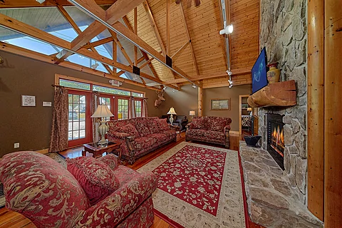 Wears Valley cabin with 4 bedrooms and fireplace - Cove Mountain Lodge