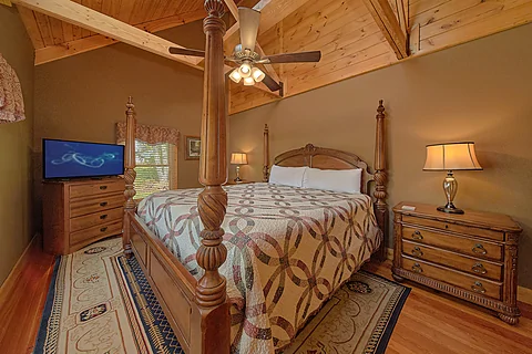 4 bedroom cabin with King Master Bedroom - Cove Mountain Lodge