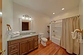 4 bedroom cabin with 3 Master Bathrooms