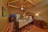 4 bedroom cabin rental with 3 King Beds