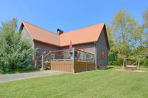 4 bedroom cabin rental with an RV hookup - Cove Mountain Lodge