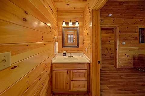 6 Bedroom Cabin with 5 Full Bathrooms - Crosswinds