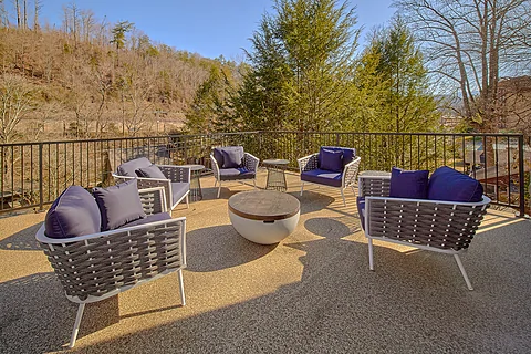 6 bedroom cabin walking distance to Gatlinburg - Downtown Gatlinburg Cabin