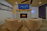 Downtwon Gatlinburg cabin with 2 fireplaces 