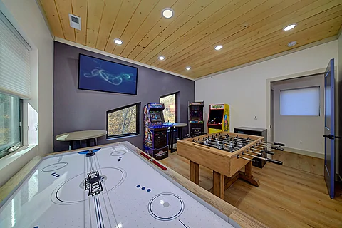 6 bedroom Gatlinburg cabin with game room - Downtown Gatlinburg Cabin