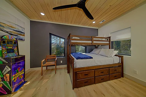 Gatlinburg cabin rental with bunk room for kids - Downtown Gatlinburg Cabin