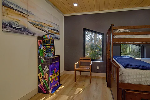 6 bedroom cabin with arcade games and bunkbeds - Downtown Gatlinburg Cabin