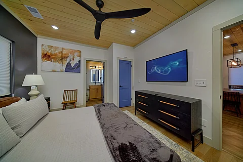 6 bedroom Luxury cabin with king bed and bath - Downtown Gatlinburg Cabin