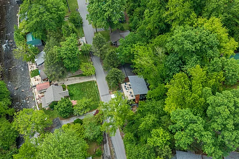 Downtown cabin with wooded and river views - Downtown Gatlinburg Cabin