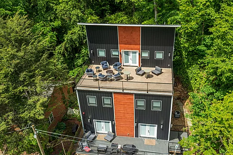 Downtown Gatlinburg cabin with rooftop seats - Downtown Gatlinburg Cabin