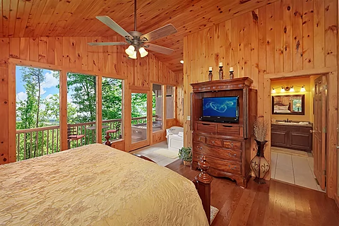 Cabin with King Suite, Jacuzzi, & Full Bathroom - Enchanted Evenings
