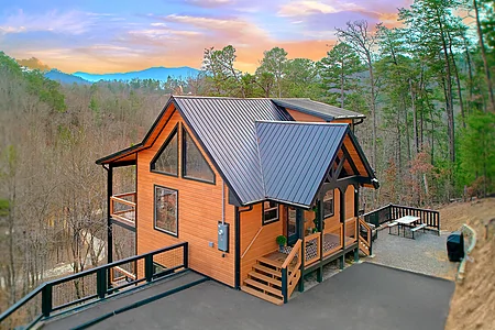 Grin N Bear It: 2 Bedroom Pigeon Forge Cabin Rental