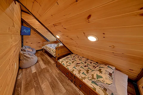 Loft Area with 2 Twin Beds - Fiesta Hills Hideaway