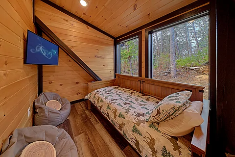 Loft Area with Twin Beds, TV, and WiFi - Fiesta Hills Hideaway