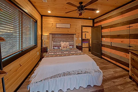 Spacious Queen Bedroom Sleeps 8 - Fiesta Hills Hideaway