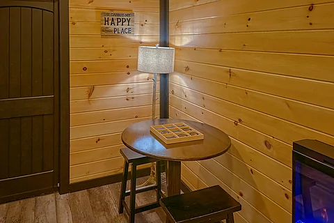 Private 2 Bedroom Cabin in the Smokies - Fiesta Hills Hideaway