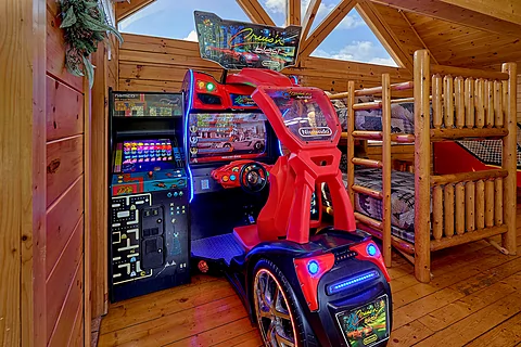 3 bedroom cabin with Race Car arcade game  - Fun Zone
