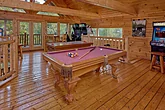 Cabin with 3 bedrooms and a pool table