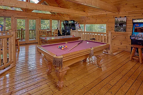 Cabin with 3 bedrooms and a pool table - Fun Zone