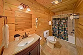 Rustic Cabin rental with 3 full bathrooms