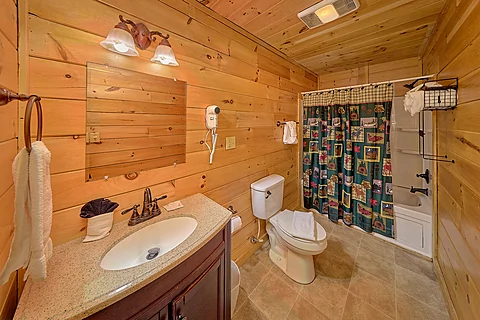 Rustic Cabin rental with 3 full bathrooms - Fun Zone
