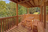 Cabin with 3 bedrooms, game room, picnic table