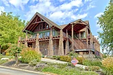 Luxurious 4 bedroom cabin rental with views