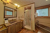 Luxurious bathroom in 4 bedroom rental cabin
