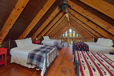 4 bedroom cabin rental with 6 twin beds - Grouse Ridge Lodge