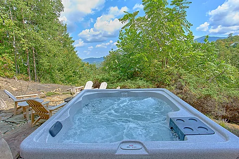 Private 4 bedroom cabin with hot tub and views - Grouse Ridge Lodge
