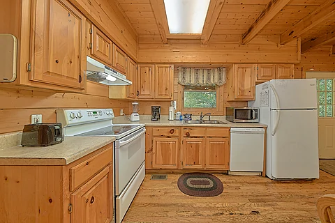 Gatlinburg Cabin with Full Kitchen - Hemlock Hideaway